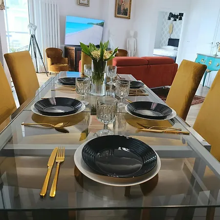 Bliska Wola Towers 2 Bedrooms * Varşova