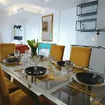 Bliska Wola Towers 2 Bedrooms Warschau