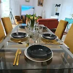 Bliska Wola Towers 2 Bedrooms * Warschau